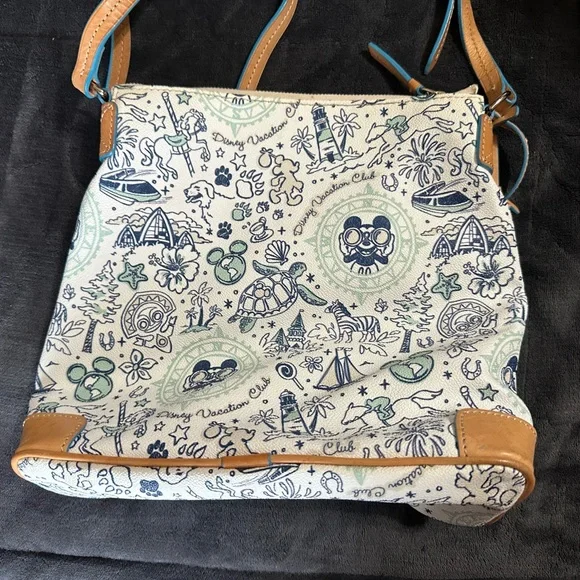 Dooney & Bourke Disney Vacation Club 2016 Crossbody Bag VGUC - Picture 2 of 5